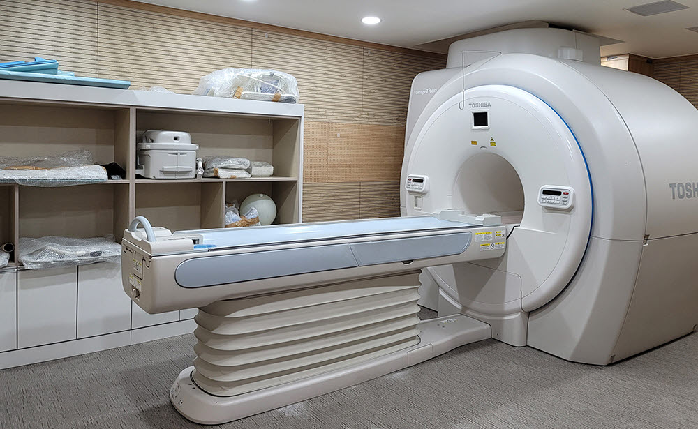 Toshiba Vantage Titan MRI